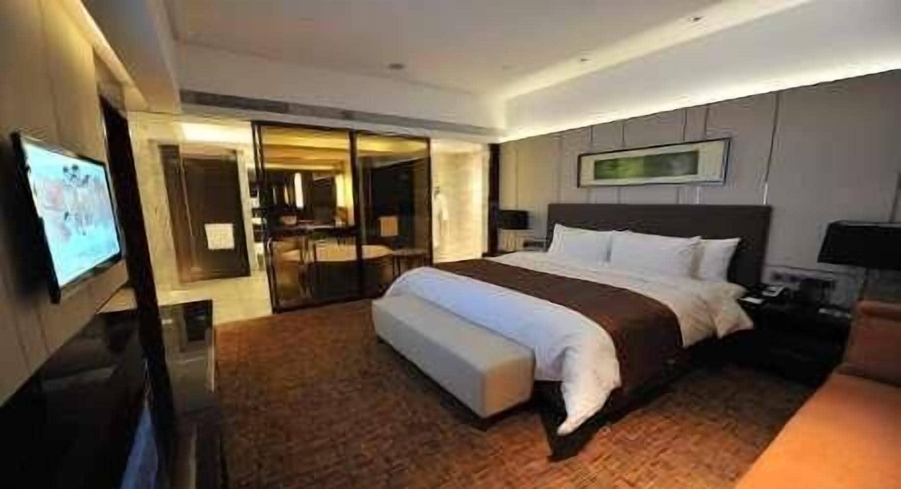 Wyndam Xuzhou East Hotel Bagian luar foto