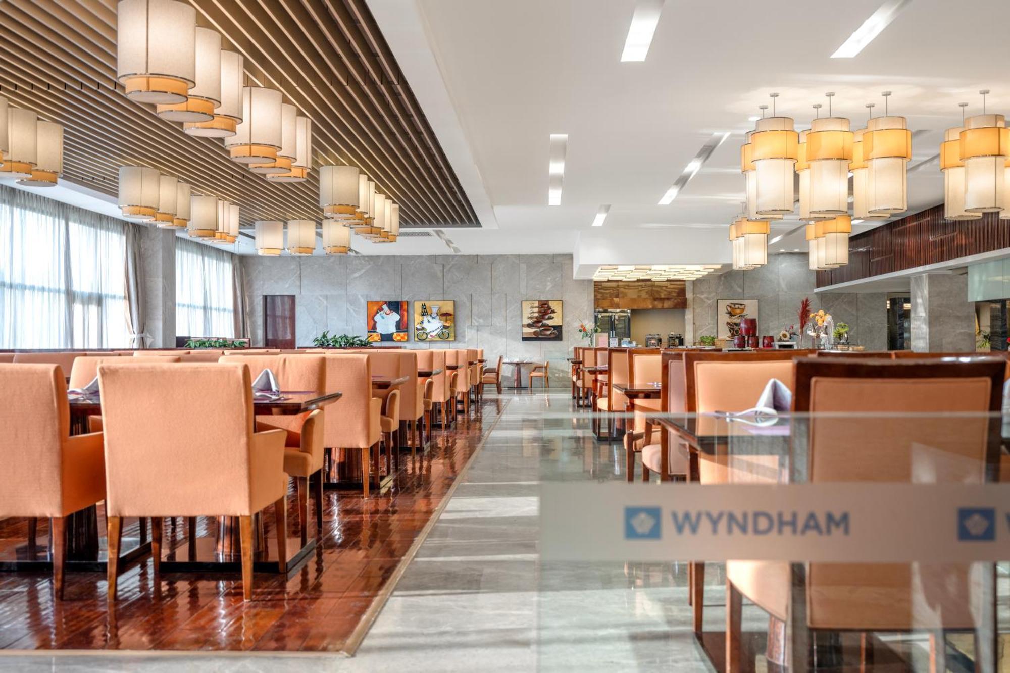 Wyndam Xuzhou East Hotel Bagian luar foto