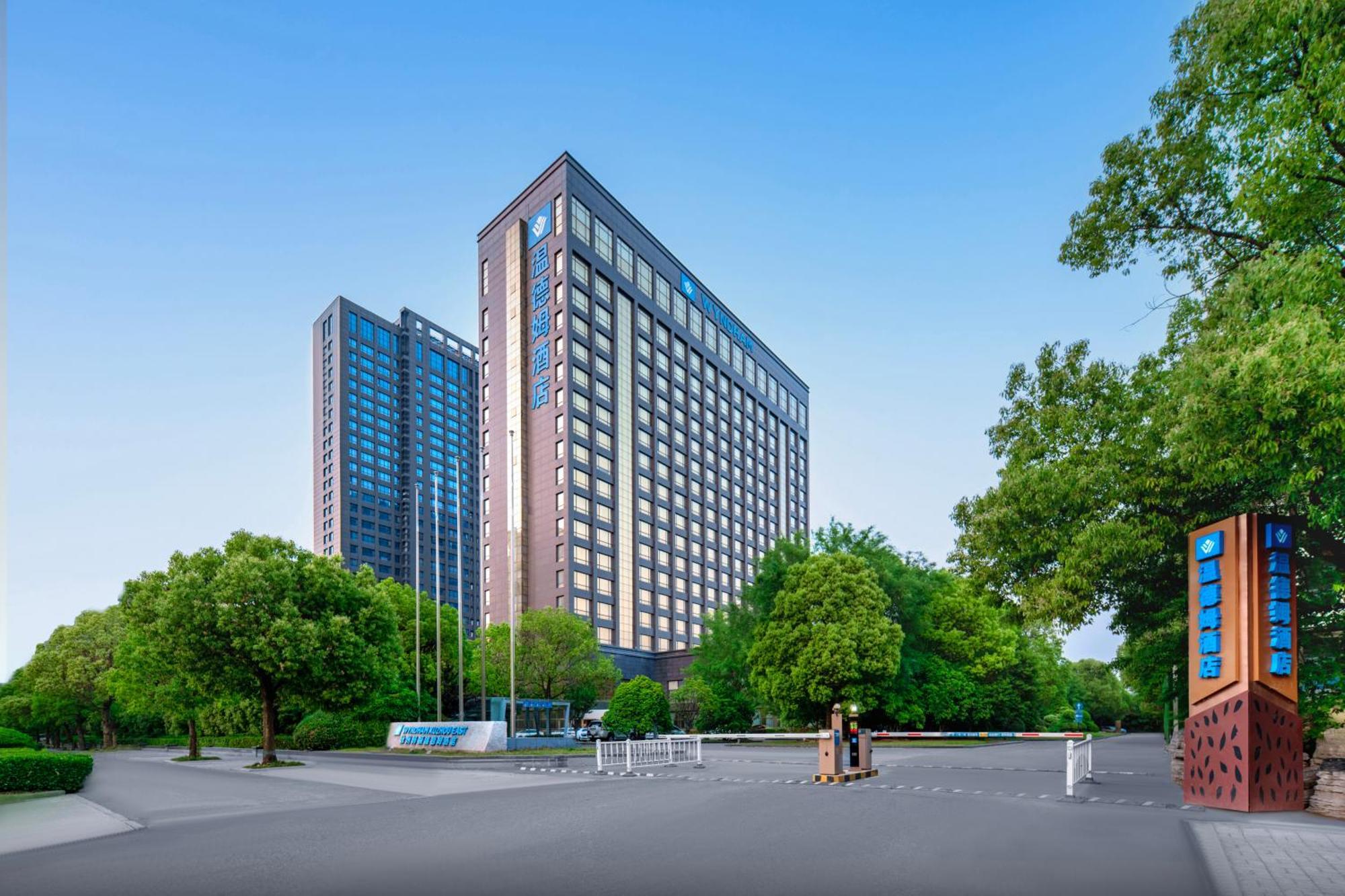 Wyndam Xuzhou East Hotel Bagian luar foto