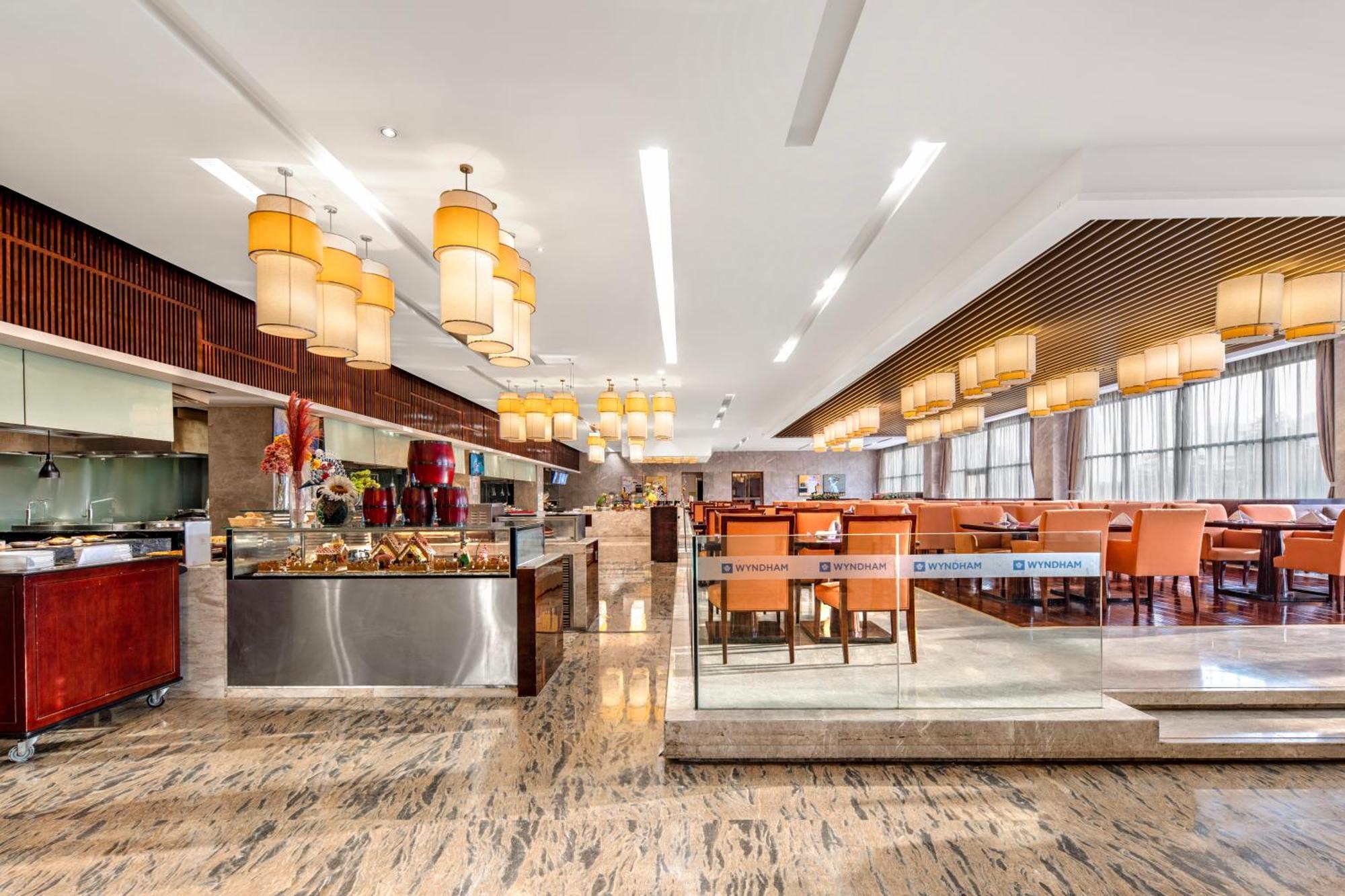 Wyndam Xuzhou East Hotel Bagian luar foto
