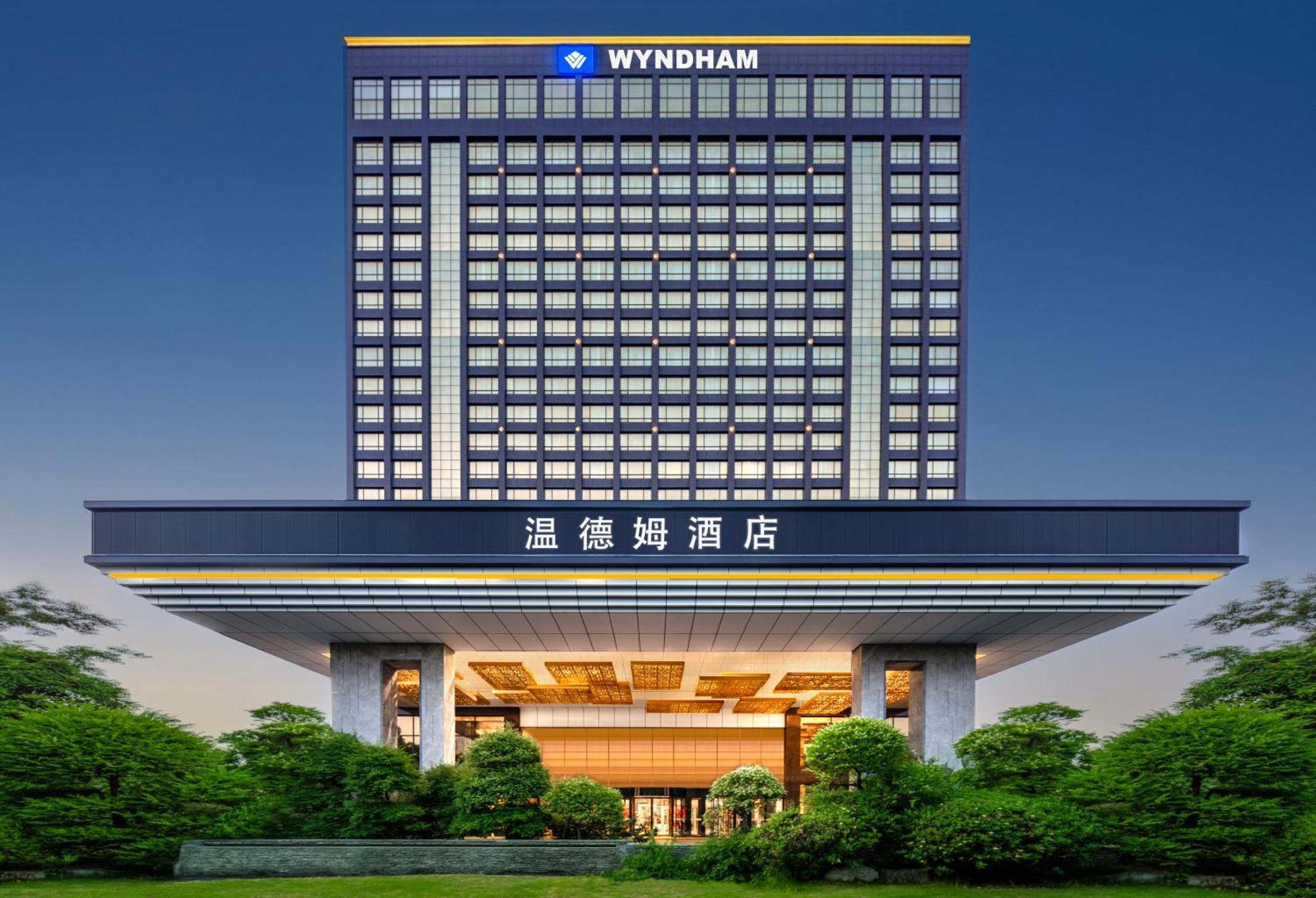 Wyndam Xuzhou East Hotel Bagian luar foto