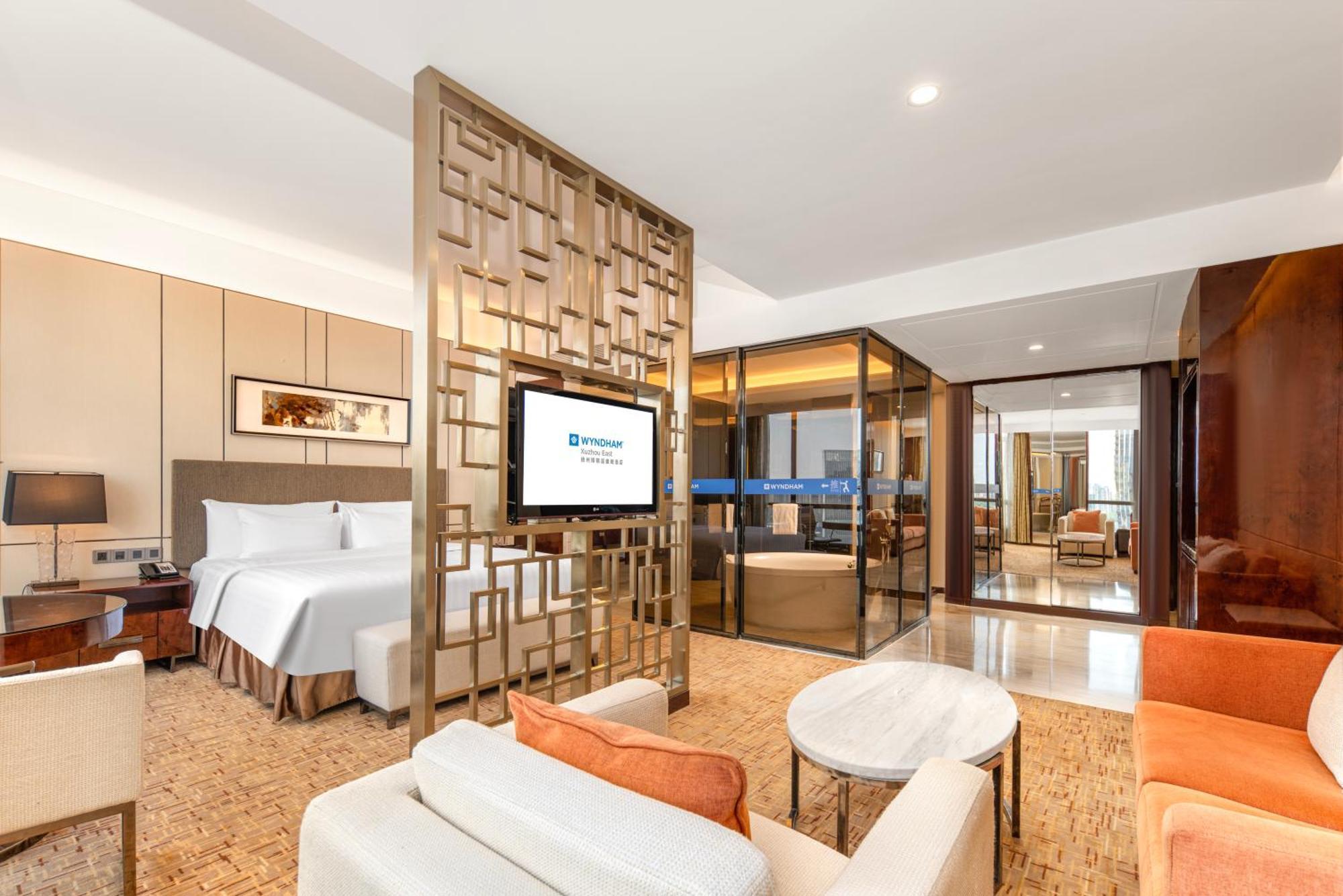 Wyndam Xuzhou East Hotel Bagian luar foto