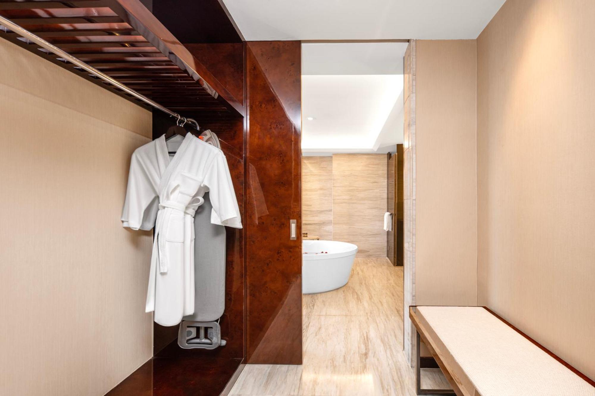 Wyndam Xuzhou East Hotel Bagian luar foto
