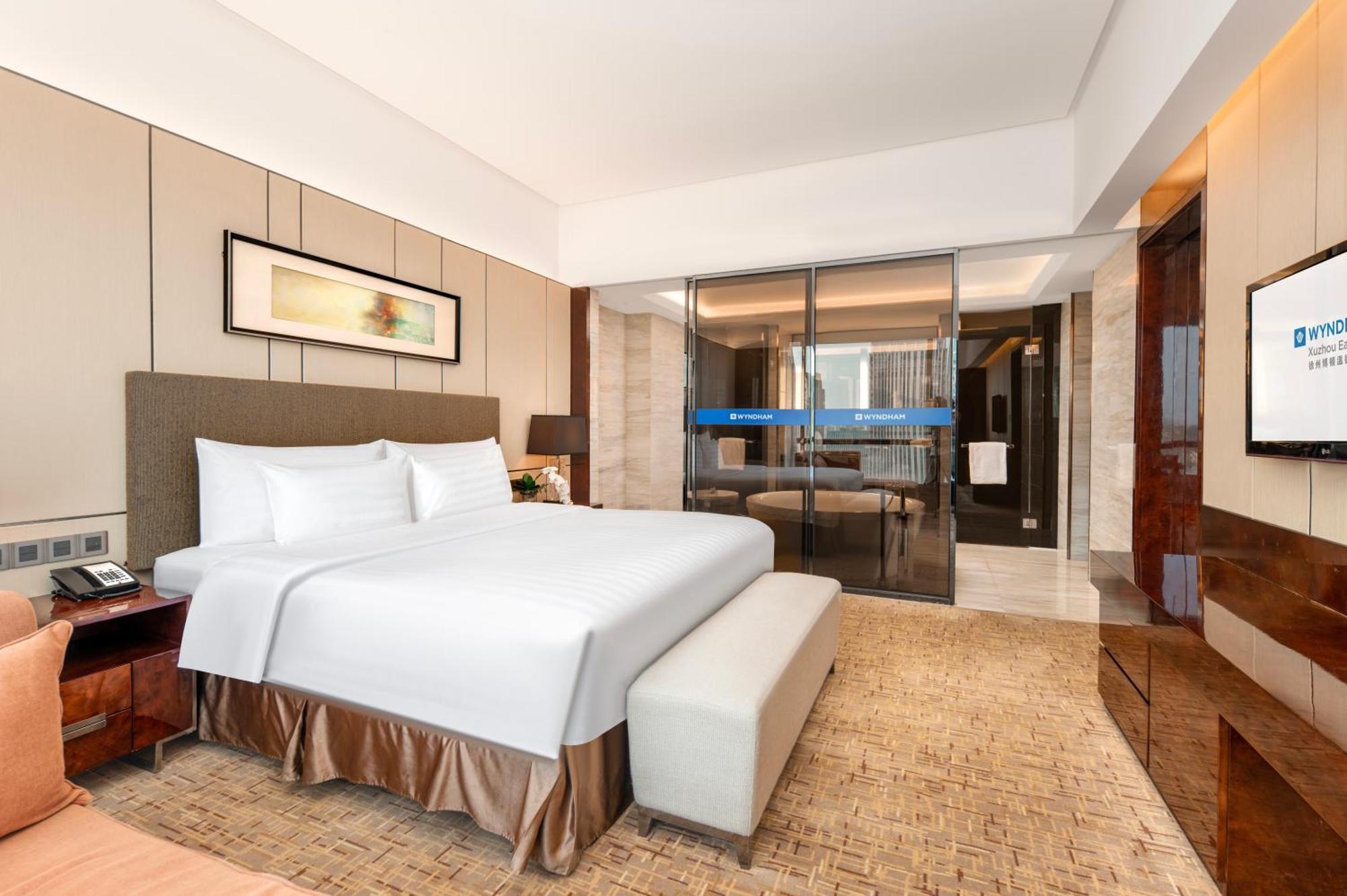 Wyndam Xuzhou East Hotel Bagian luar foto