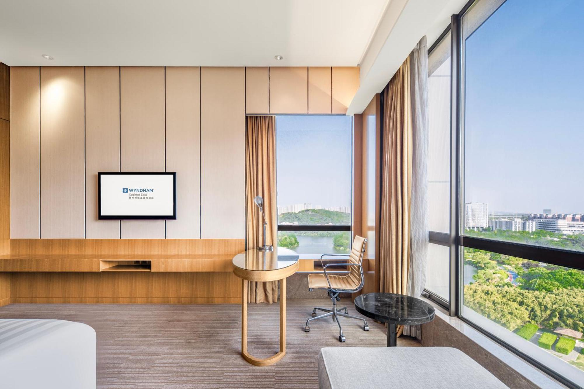 Wyndam Xuzhou East Hotel Bagian luar foto