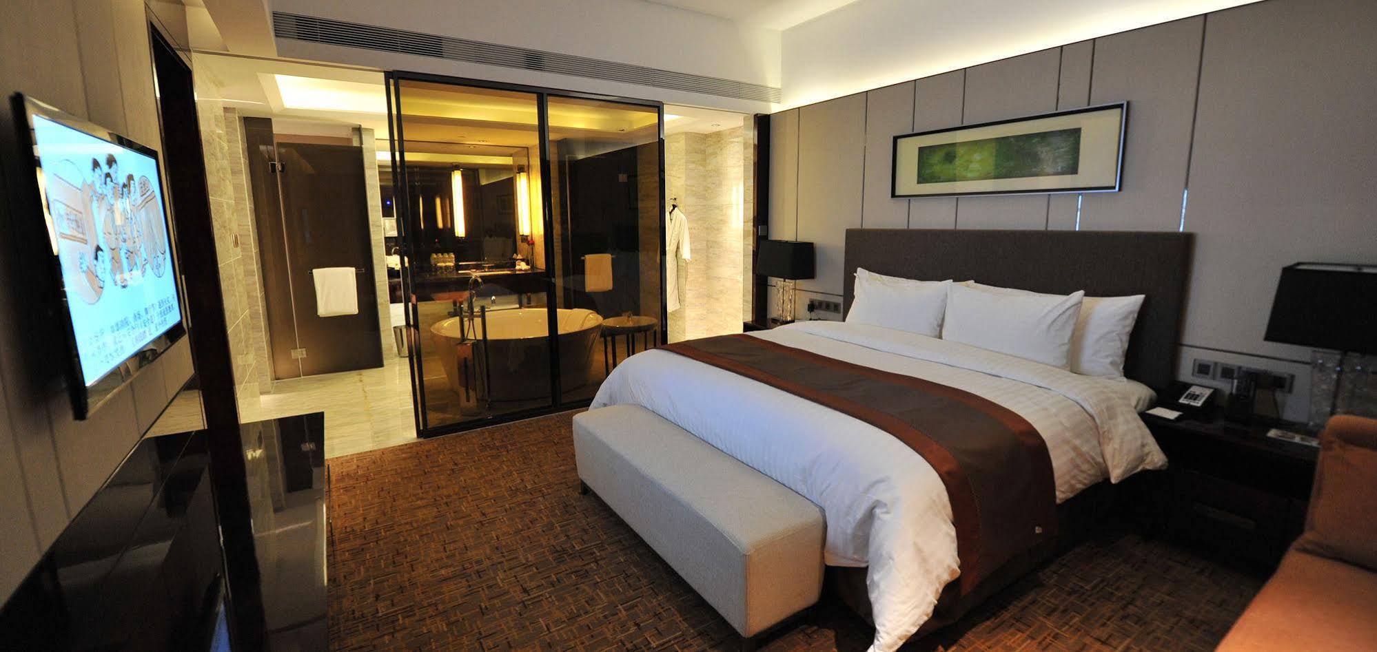 Wyndam Xuzhou East Hotel Bagian luar foto