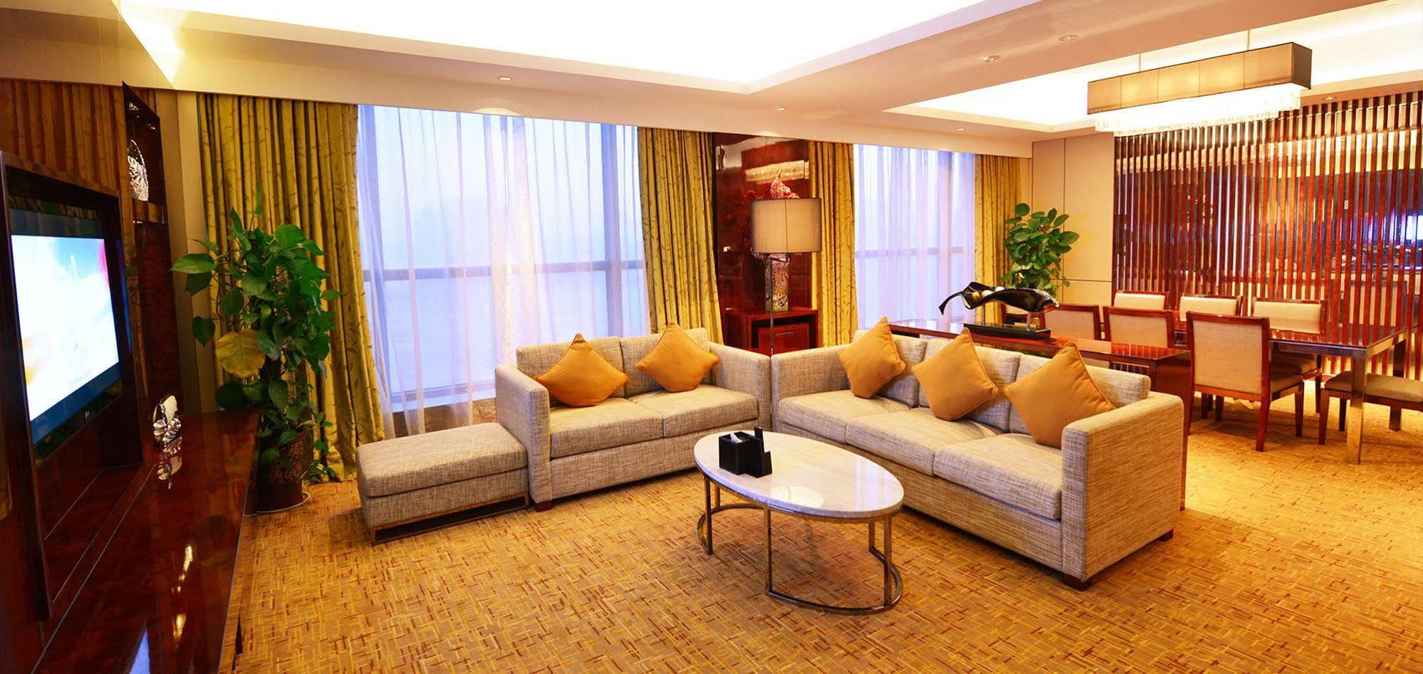 Wyndam Xuzhou East Hotel Bagian luar foto